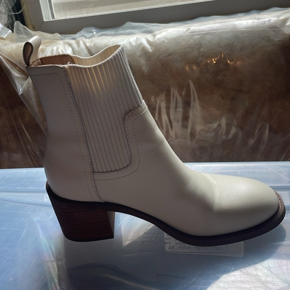 Steve Madden white booties - Picture 2 of 6